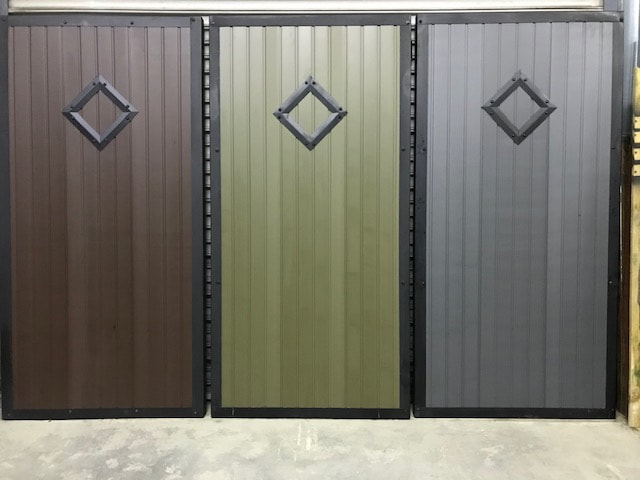 side gates in available colours